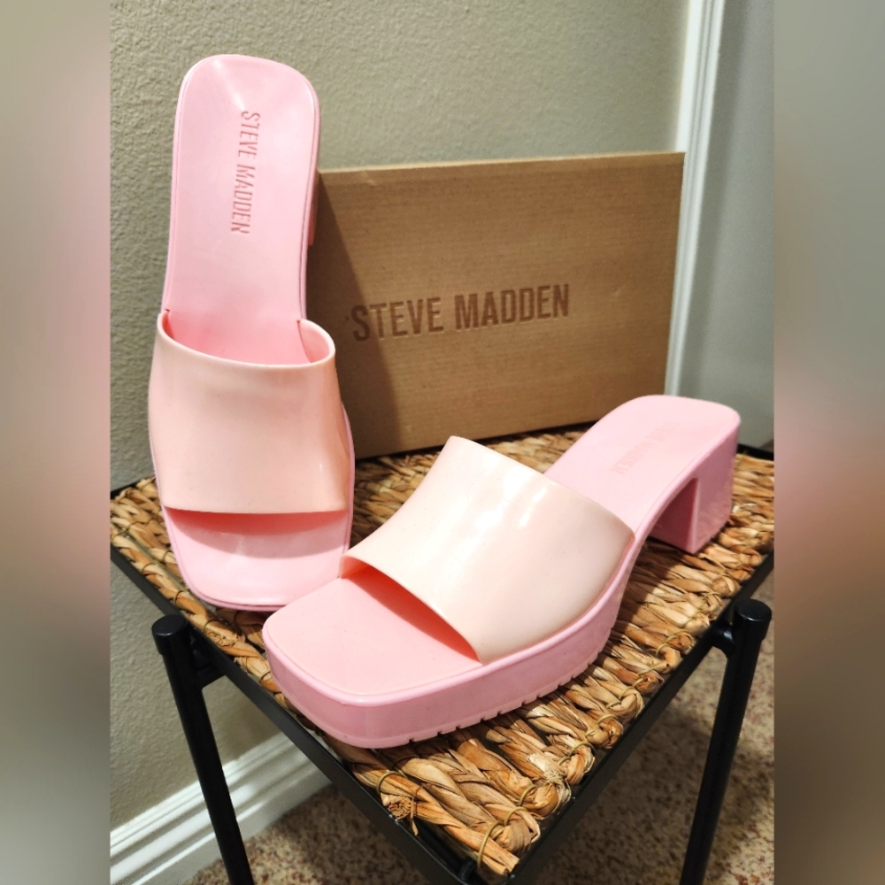 Steve Madden platform pink sandals, size 9